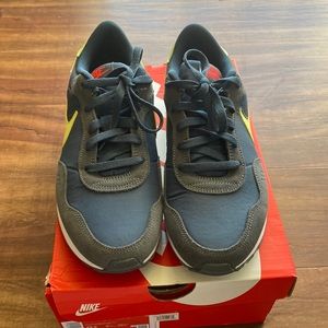 Nike MD Valiant NEW